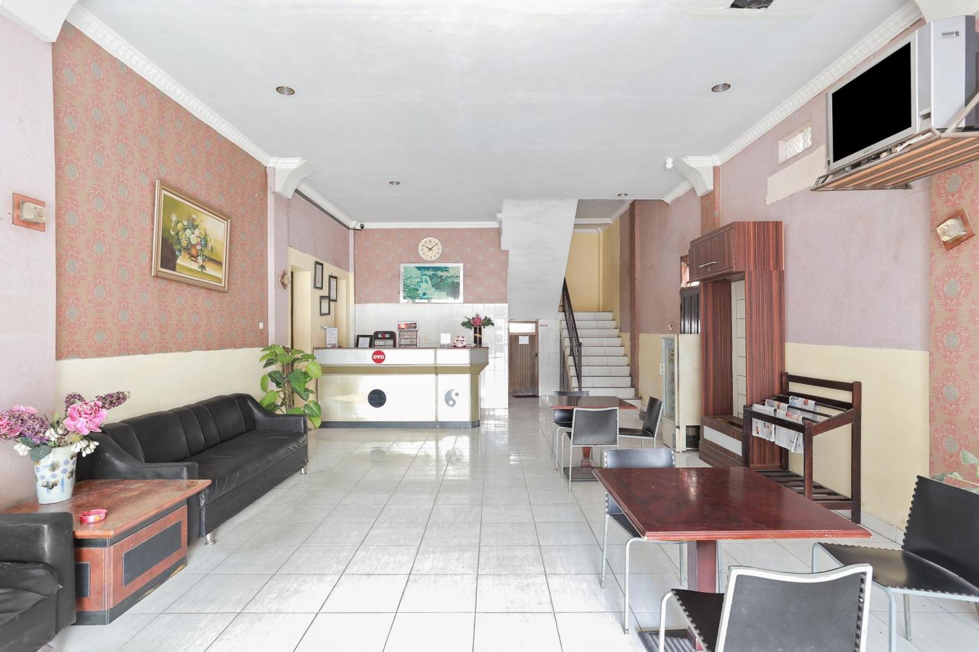 Oyo 93046 Hotel Fortuna Parepare Eksteriør bilde