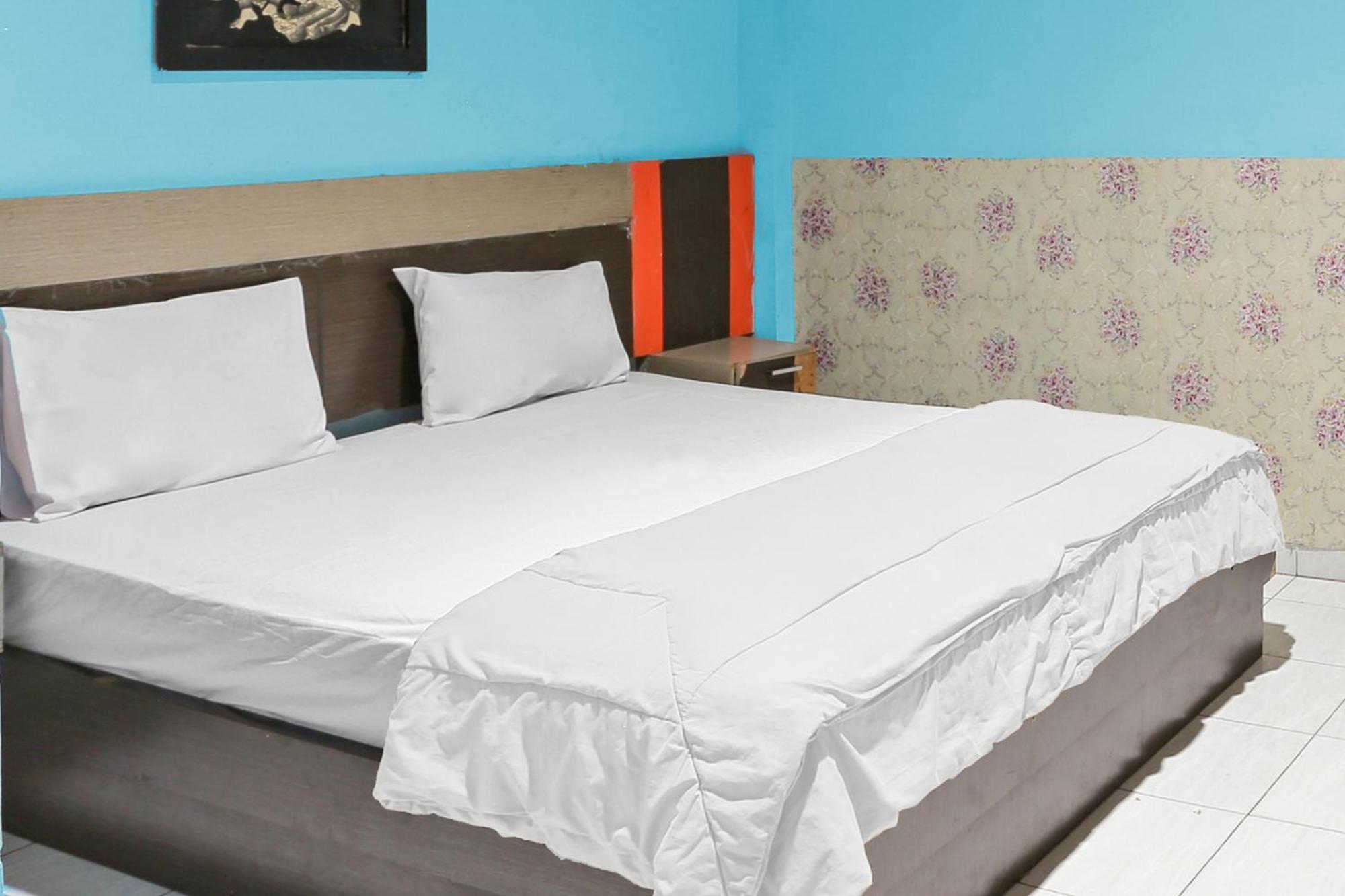 Oyo 93046 Hotel Fortuna Parepare Eksteriør bilde