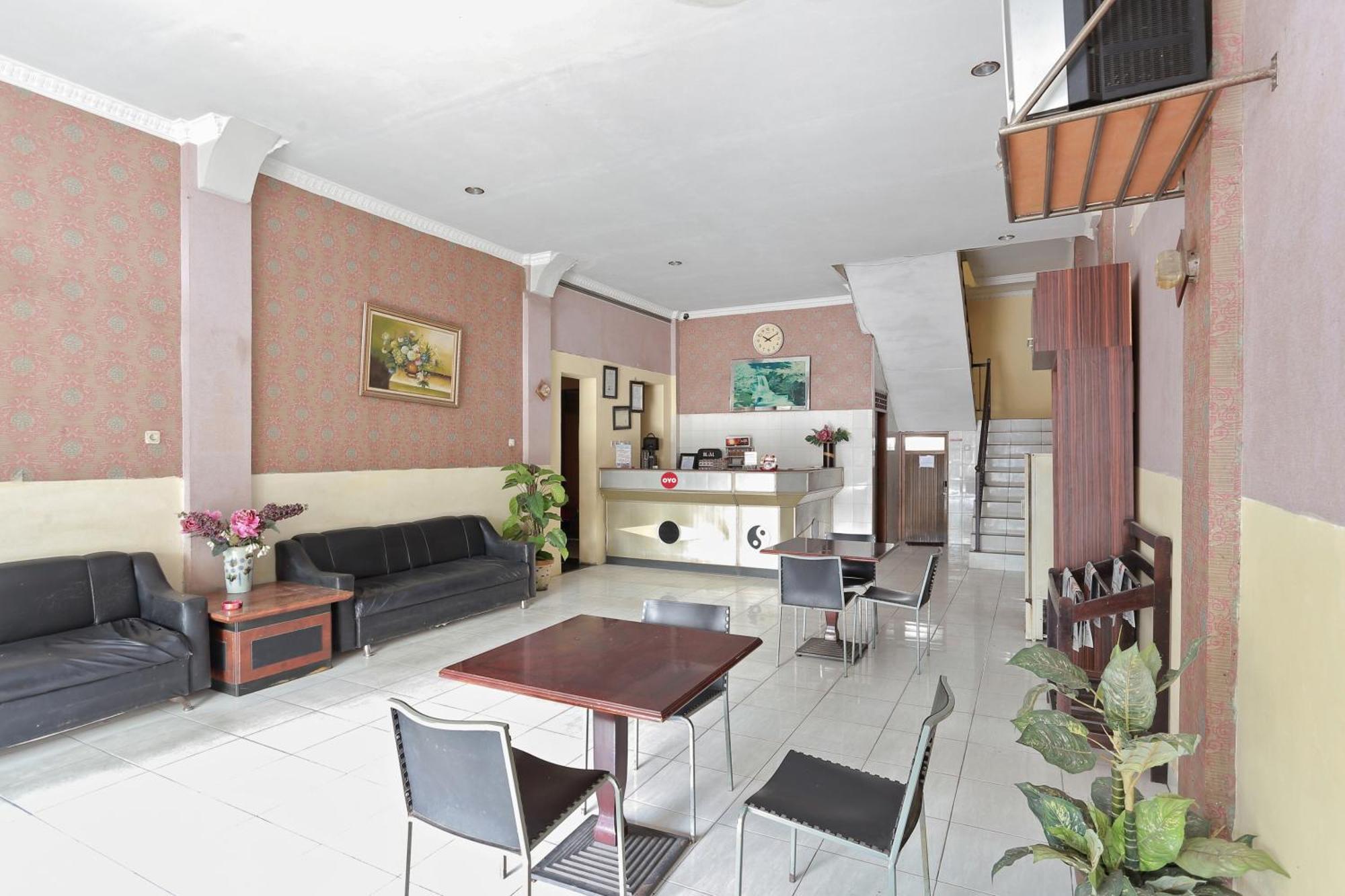 Oyo 93046 Hotel Fortuna Parepare Eksteriør bilde