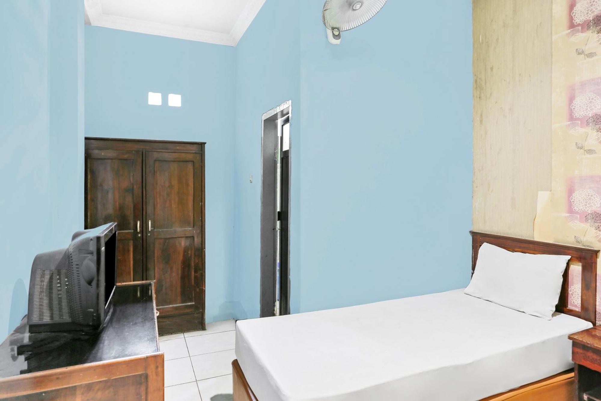 Oyo 93046 Hotel Fortuna Parepare Eksteriør bilde