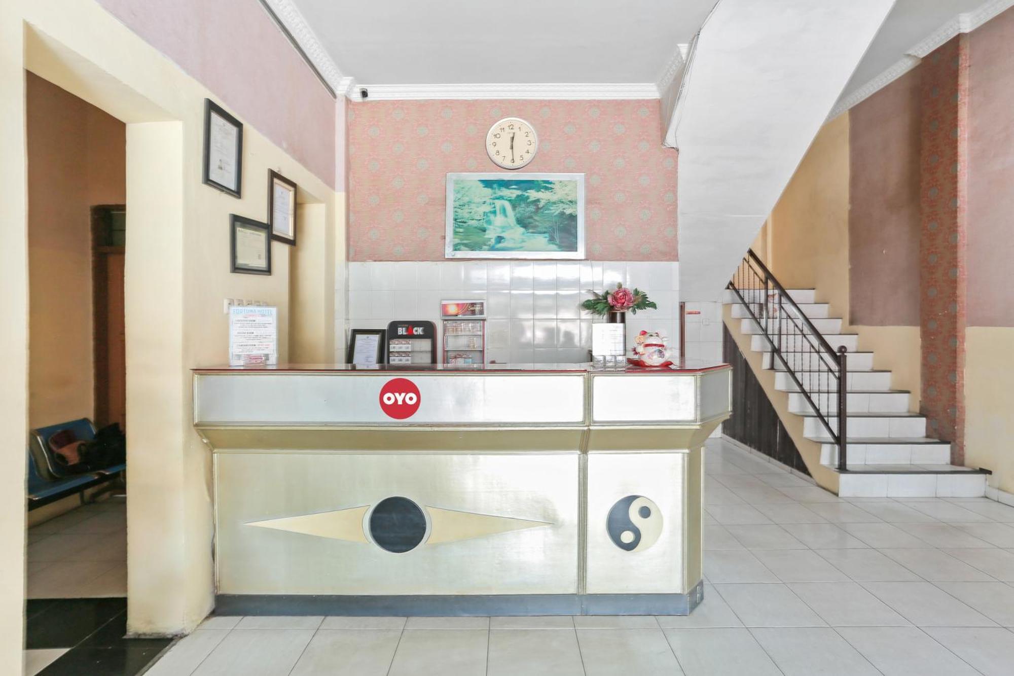 Oyo 93046 Hotel Fortuna Parepare Eksteriør bilde